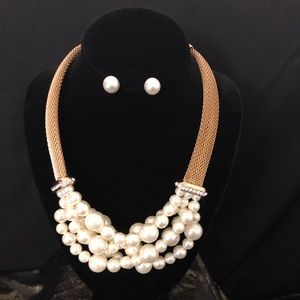 Pearl necklace set with. Excellent must have.